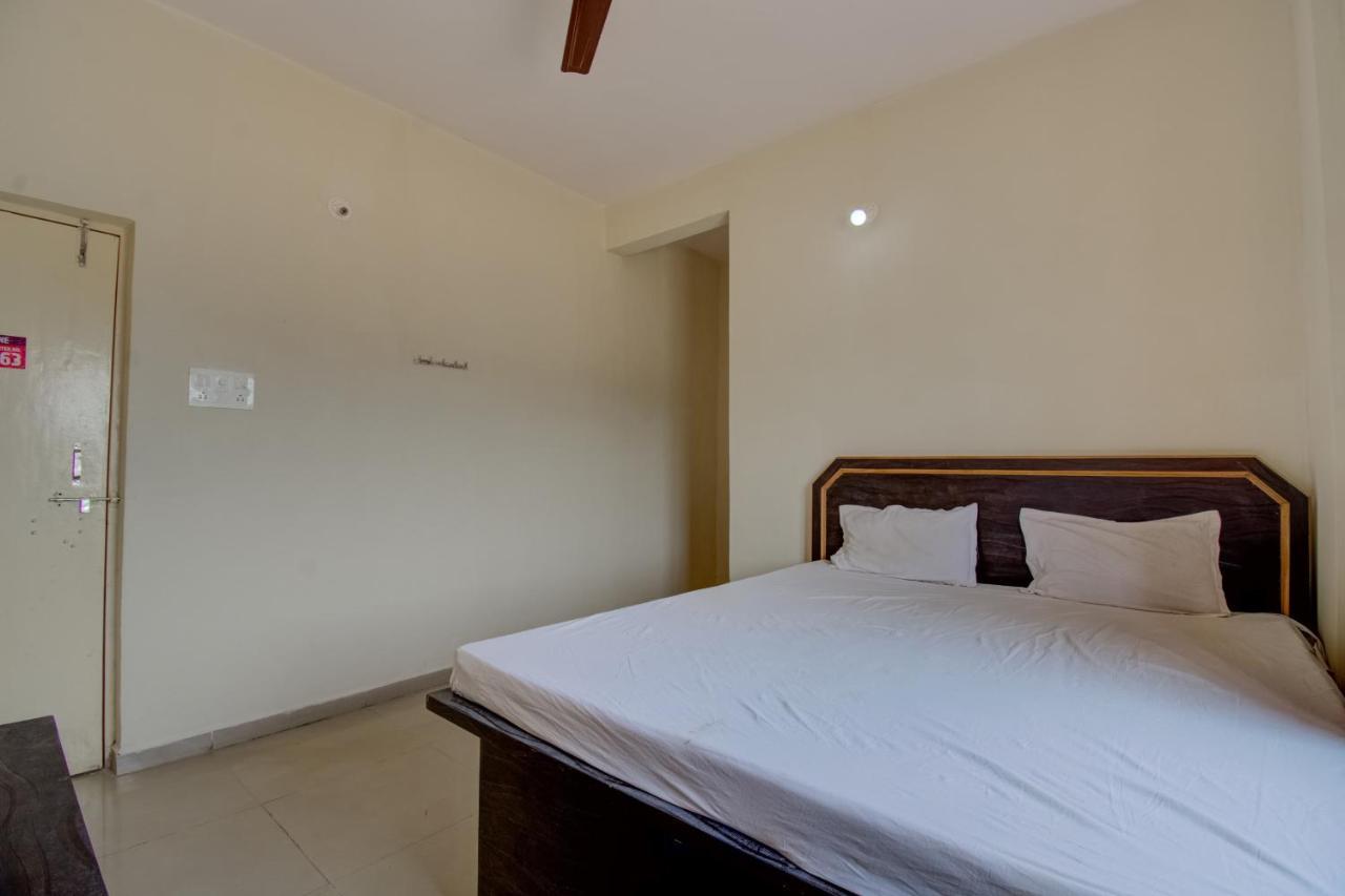 Spot On 40953 Saravanan 3* Chennai