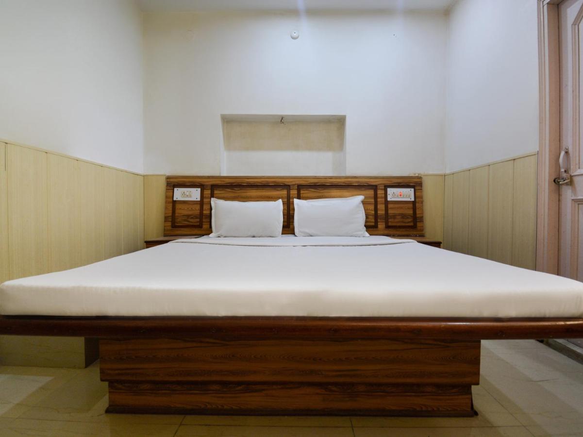 Spot On 40953 Saravanan 3* Chennai