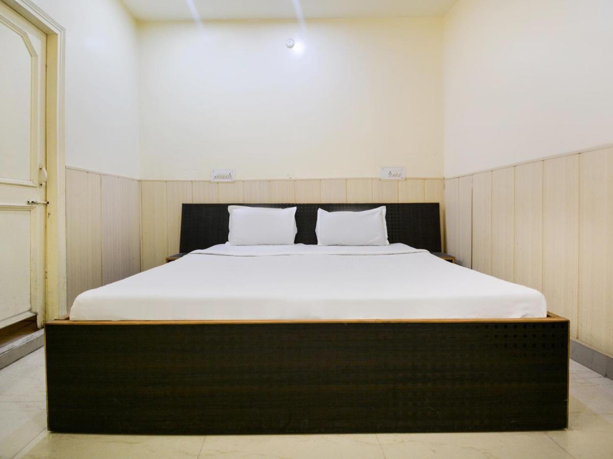 Spot On 40953 Saravanan Hotel Chennai